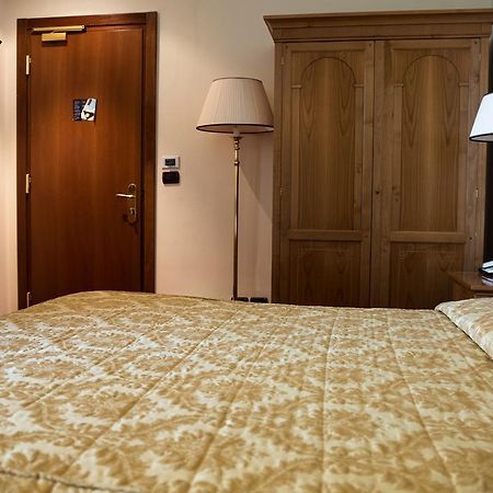 Albergo Ristorante Da Domenico Монте Сан Савино Екстериор снимка
