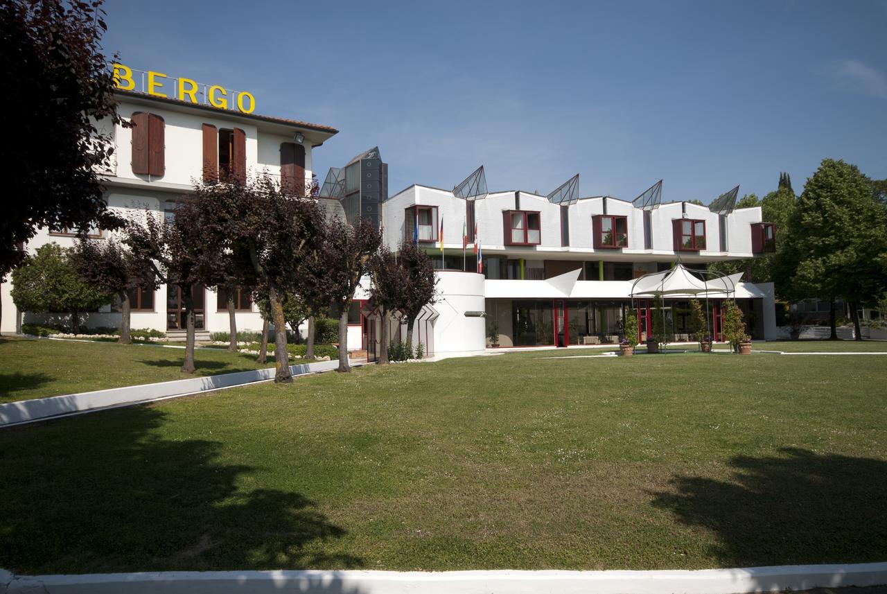 Albergo Ristorante Da Domenico Монте Сан Савино Екстериор снимка