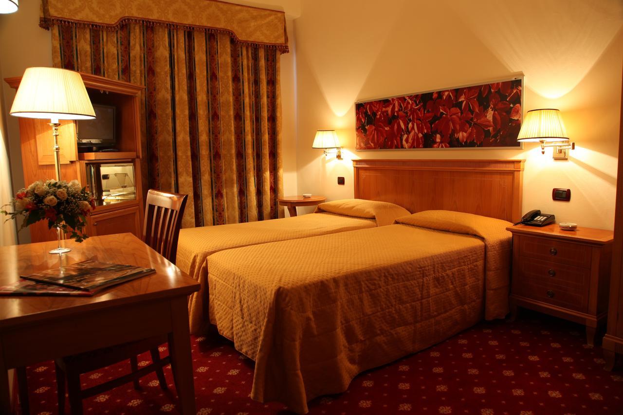 Albergo Ristorante Da Domenico Монте Сан Савино Екстериор снимка