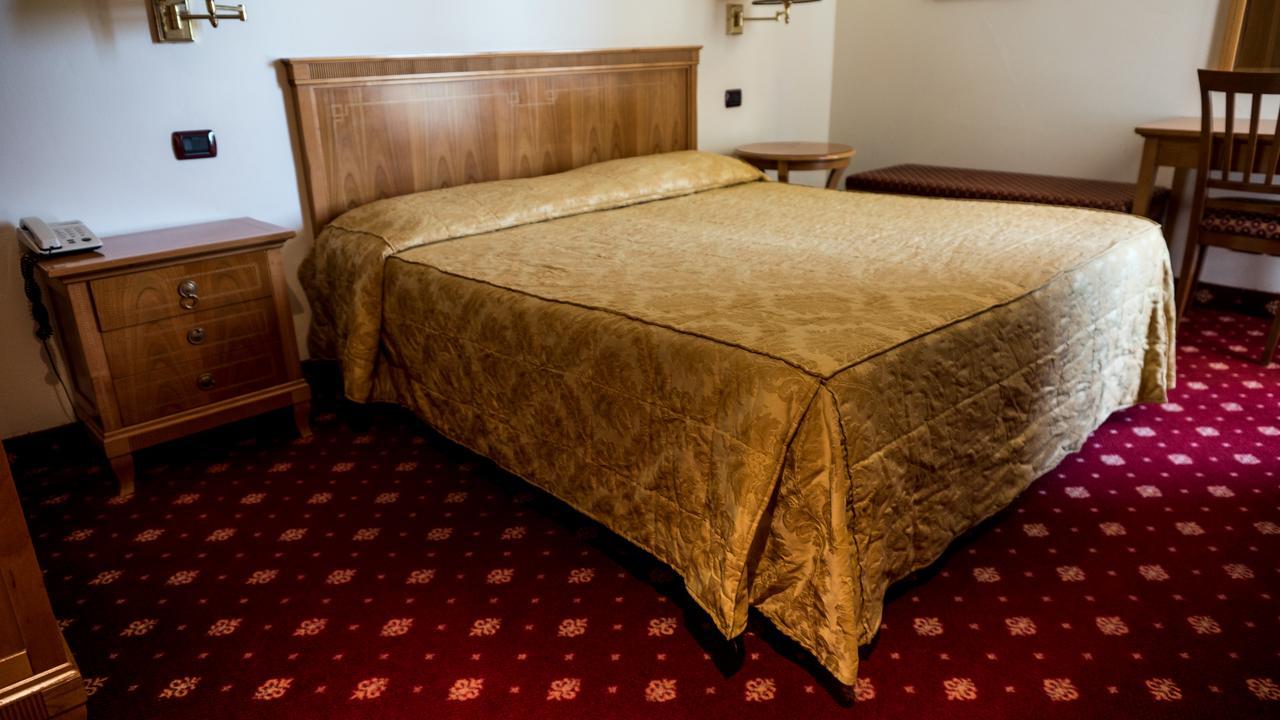 Albergo Ristorante Da Domenico Монте Сан Савино Екстериор снимка