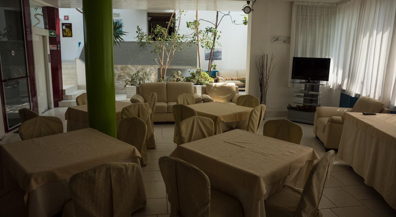 Albergo Ristorante Da Domenico Монте Сан Савино Екстериор снимка